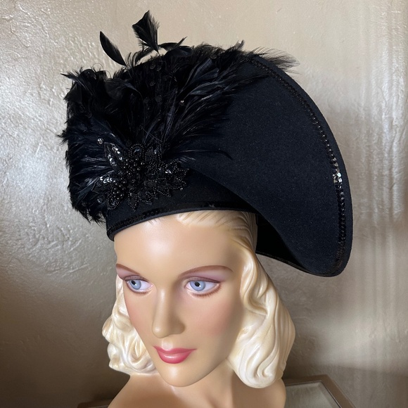 AMAZING NWT DESIGNER 1970s\' BLACK FELT WIDE BRIM HAT + FEATHERS, SEQUINS & BEADS main image 9
